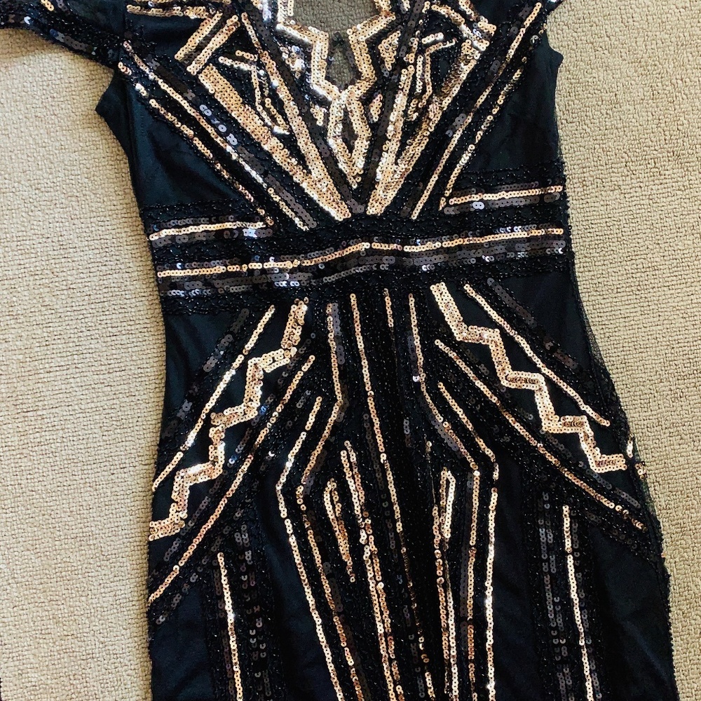 Dress. *NEW* black and gold